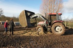Once over the bed of straw, the arc will be lowered by the tractor, and then turned right-side up.